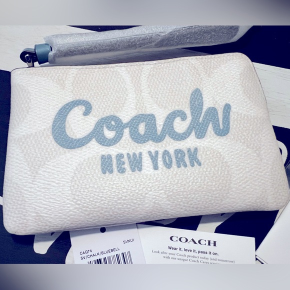 Coach White and Gray Clutch with white Coach mirror NWT no call outs - Picture 2 of 9